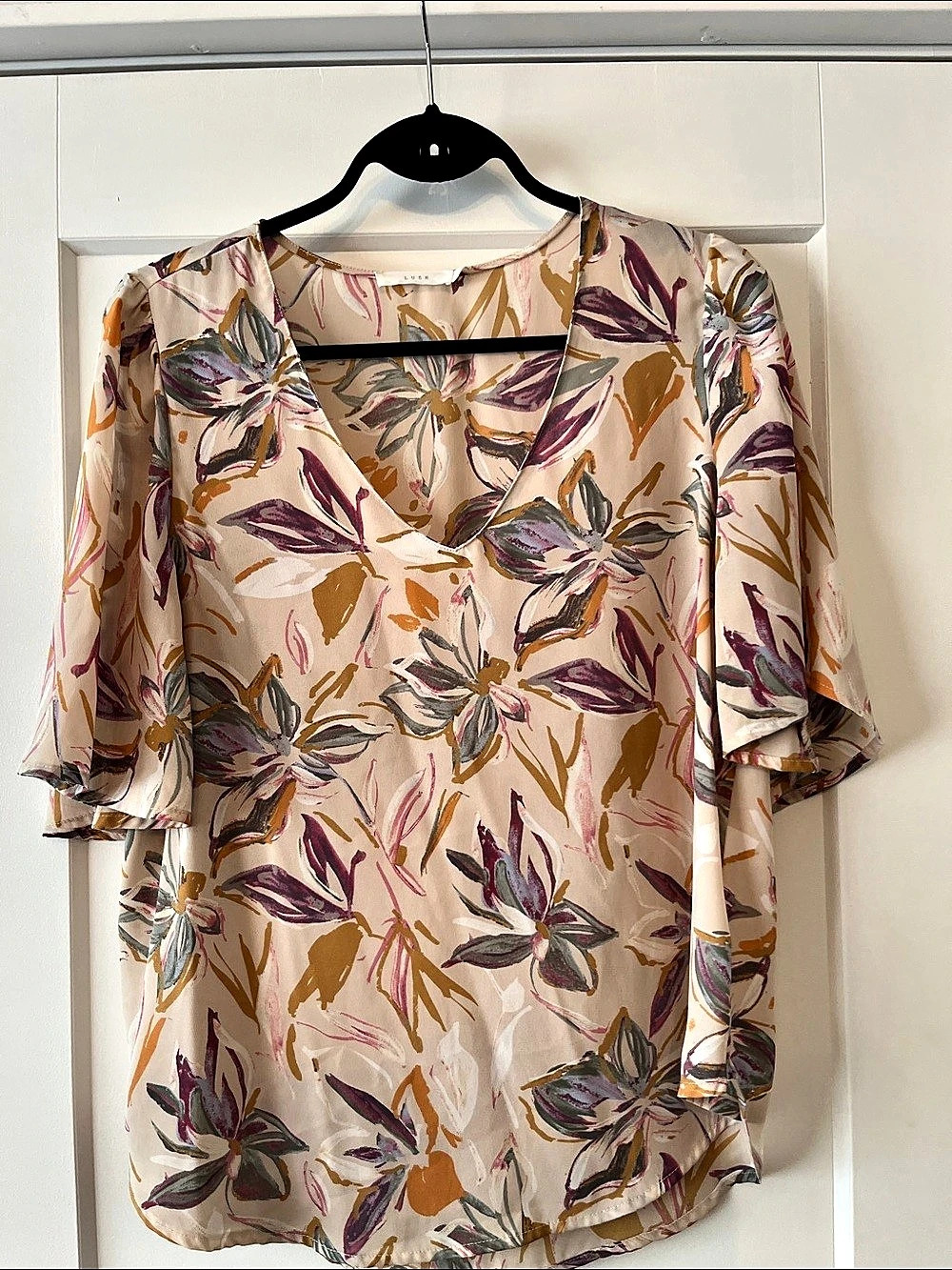 Lush Floral Short Sleeve Blouse in Cream Size Medium Like New